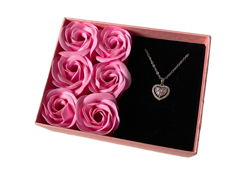 Darčekový set "Eternal Love – Náhrdelník so srdiečkom a mydlovými ružami